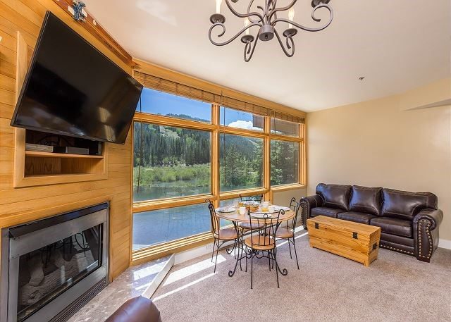 Condo in River Bank Lodge Condo, Keystone — photo 1 Condo in River Bank Lodge Condo, Keystone, CO — photo 1 (MLS S1068780)