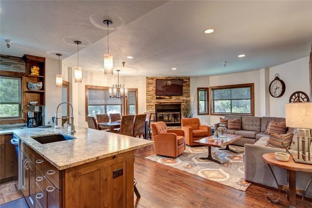Condo in Chateaux Condominium Hotel, Breckenridge, CO — photo 1 (MLS S1013625)