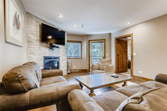 Condo in Chateaux Condominium Hotel, Breckenridge, CO — photo 1 (MLS S1022891)