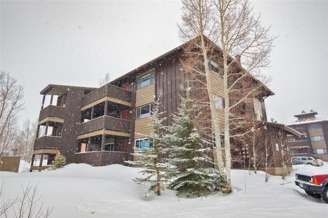 Condo in Deck Gore Range Condo, Silverthorne, CO — photo 1 (MLS S1023960)