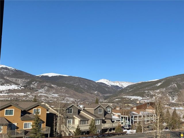 Condo in Deck Gore Range Condo, Silverthorne, CO — photo 1 (MLS S1024208)