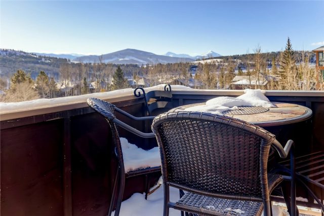 Condo in Deck Gore Range Condo, Silverthorne, CO — photo 1 (MLS S1024375)