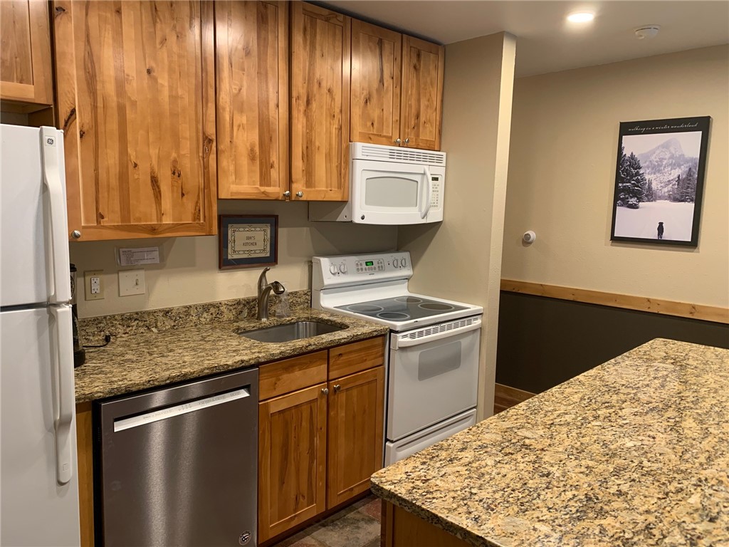 160 Creekside Drive 14, Frisco, CO — main photo