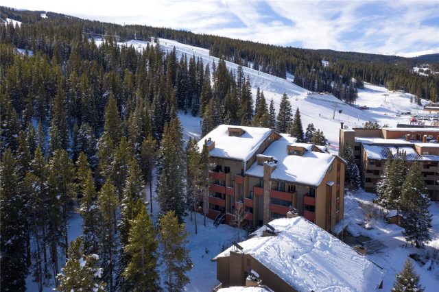Condo in Copper Inn Condo, Copper Mountain, CO — photo 1 (MLS S1032164)