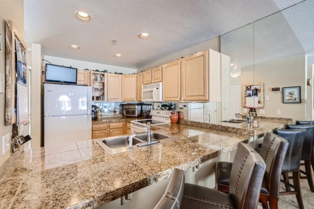 Condo in Bay Club At Frisco, Frisco, CO — photo 1 (MLS S1032443)