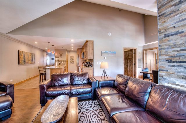 Condo in Chateaux Condominium Hotel, Breckenridge, CO — photo 1 (MLS S1032473)