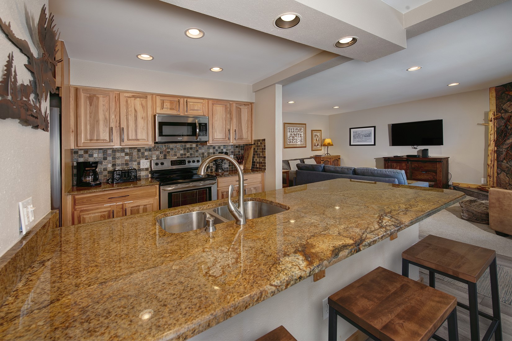 325 Four Oclock Road B-103, Breckenridge, CO — main photo