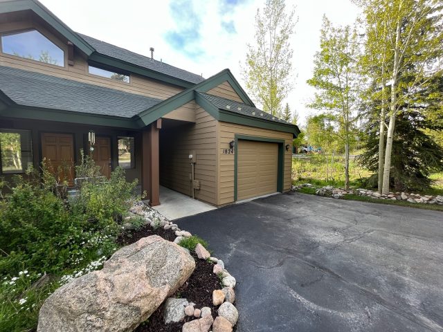 Duplex in Peregrine Ridge Sub, Silverthorne, CO — photo 1 (MLS S1040580)