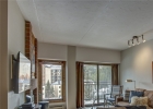 655 S Park Avenue 402 photo 1