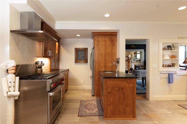 102 S High Street photo 11