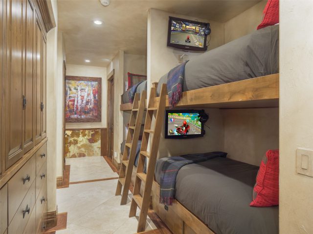 330 High Park Court photo 23