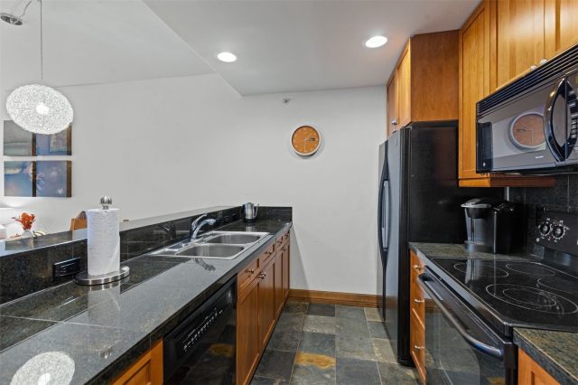 34 Highfield Trail 203 photo 12