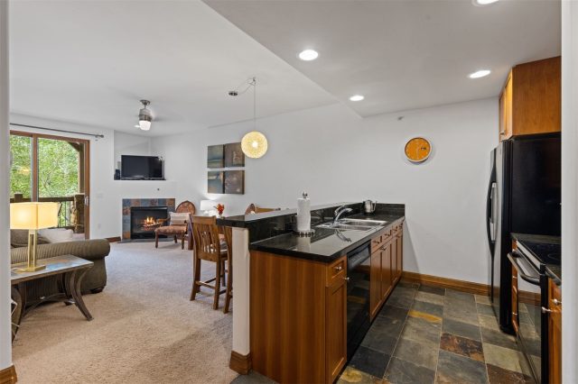 34 Highfield Trail 203 photo 14
