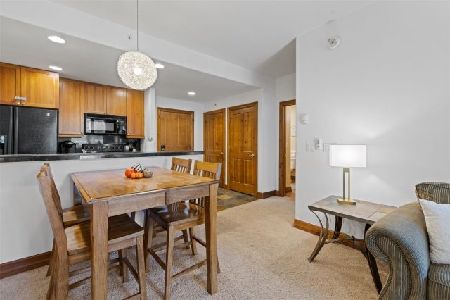 34 Highfield Trail 203 photo 16