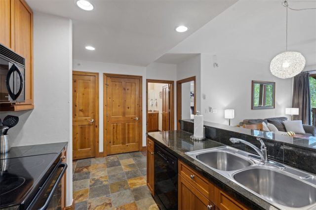 34 Highfield Trail 203 photo 19