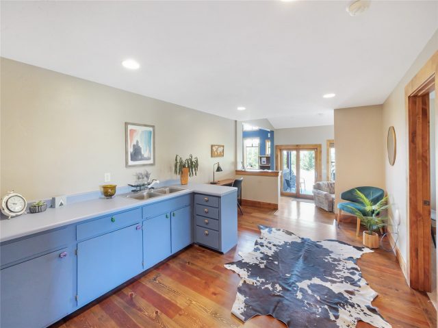 77 B Road photo 17