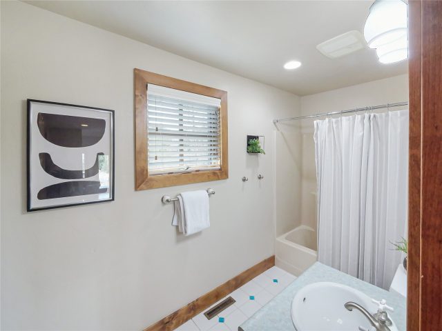 77 B Road photo 22