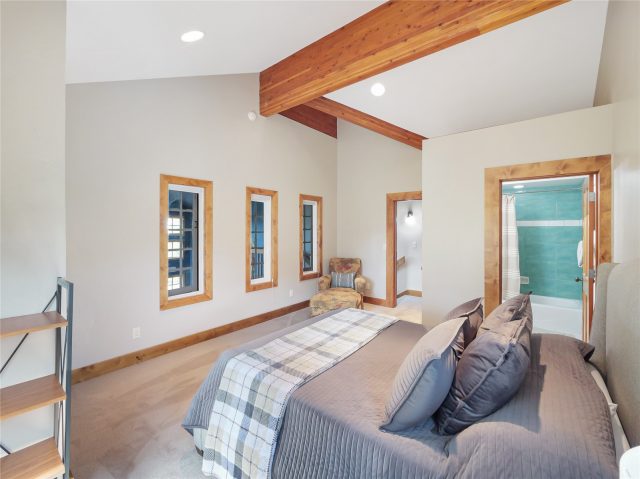 77 B Road photo 32