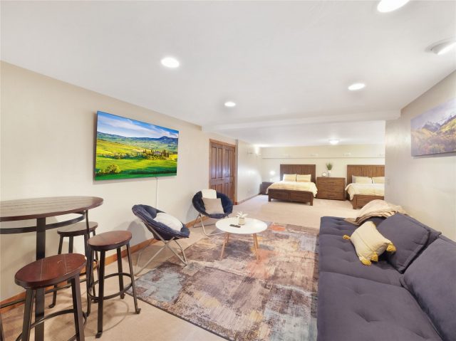 77 B Road photo 34