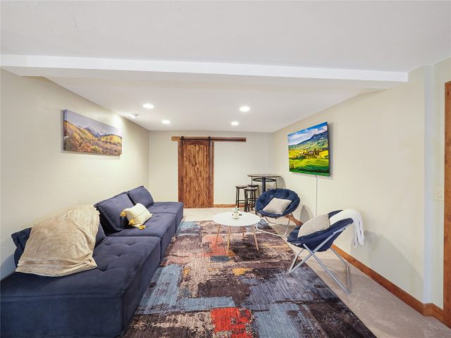 77 B Road photo 38