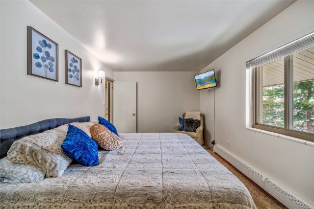 370 E La Bonte Street A photo 16