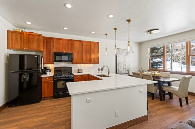 17 Linden Lane photo 11