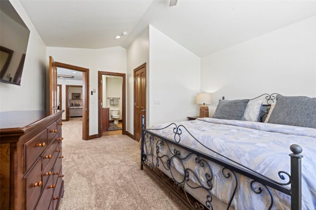 17 Linden Lane photo 29