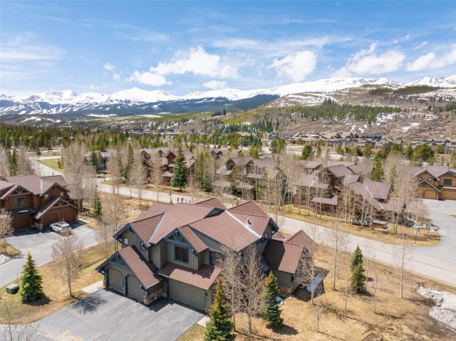 Townhome in Highland Greens, Breckenridge — photo 2 Townhome in Highland Greens, Breckenridge, CO — photo 2 (MLS S1057517)