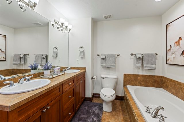 17 Linden Lane photo 30