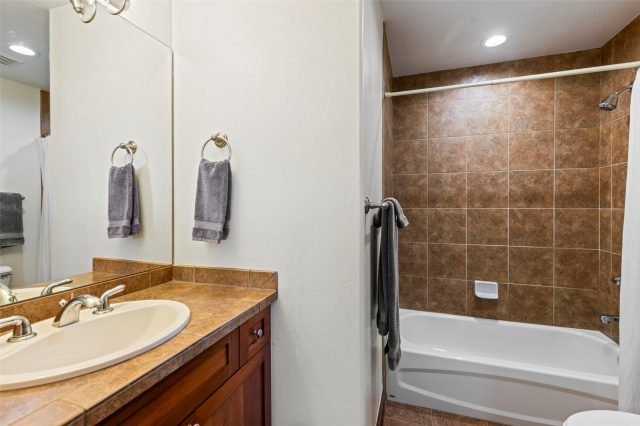 17 Linden Lane photo 32