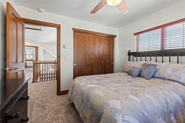 17 Linden Lane photo 36