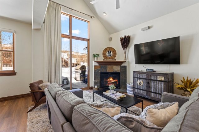 17 Linden Lane photo 7