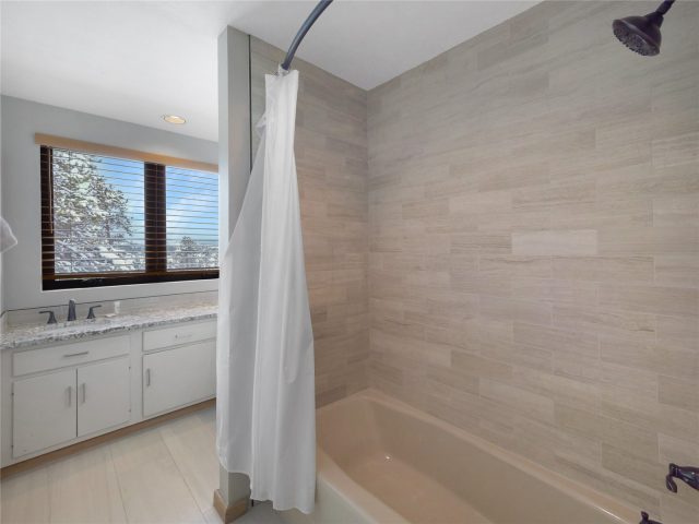 203 Gentian Road photo 25