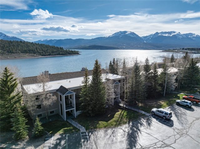 Condo in Dillon Bay In Corinthian Hill Condo, Dillon — photo 1 Condo in Dillon Bay In Corinthian Hill Condo, Dillon, CO — photo 1 (MLS S1059339)