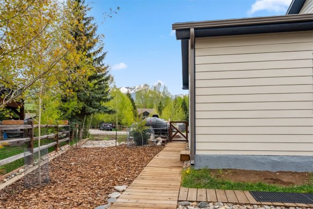 Duplex in Willowgrove Sub, Silverthorne, CO — photo 3 (MLS S1059394)