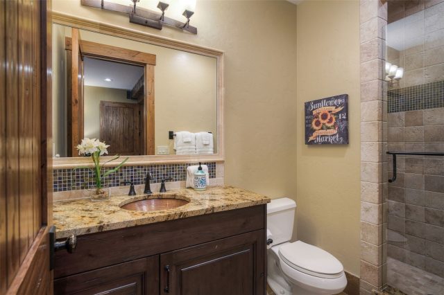 560 Beeler Place photo 25