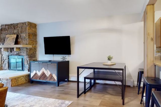 56 Uneva Place 105 photo 7
