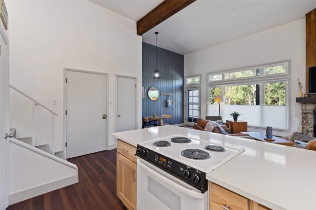 100 N Gold Flake Terrace A photo 17
