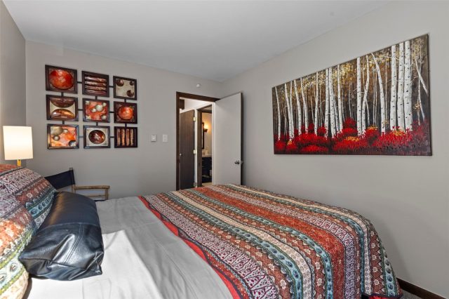 100 N Gold Flake Terrace A photo 25