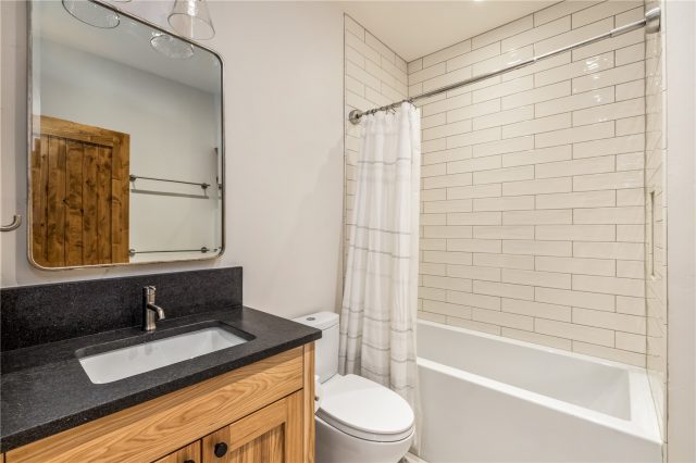 300 E Washington Avenue photo 37