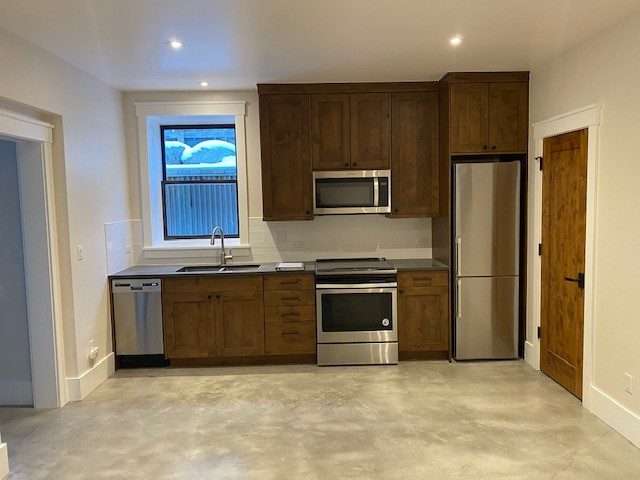 300 E Washington Avenue photo 46