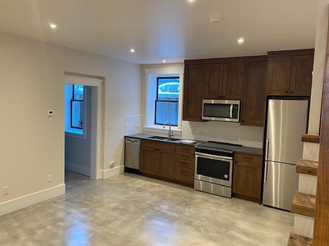 300 E Washington Avenue photo 47