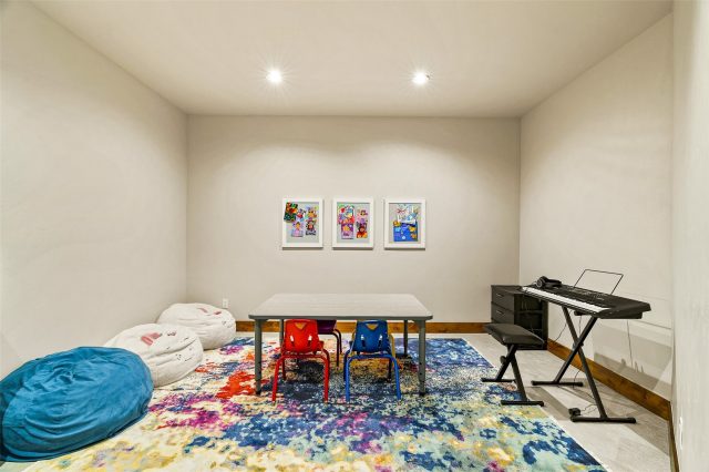 455 Highfield Trail photo 45