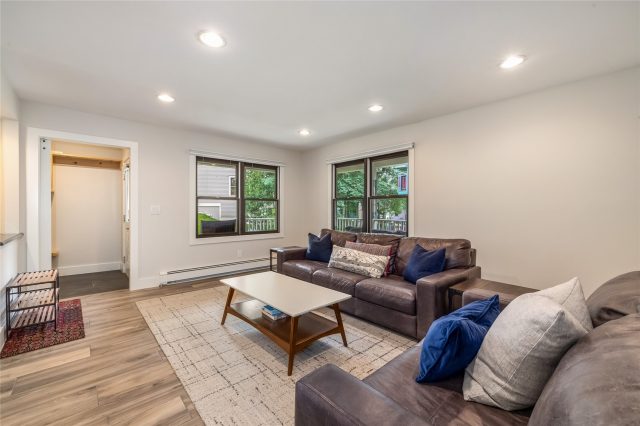 196 Wellington Road photo 11