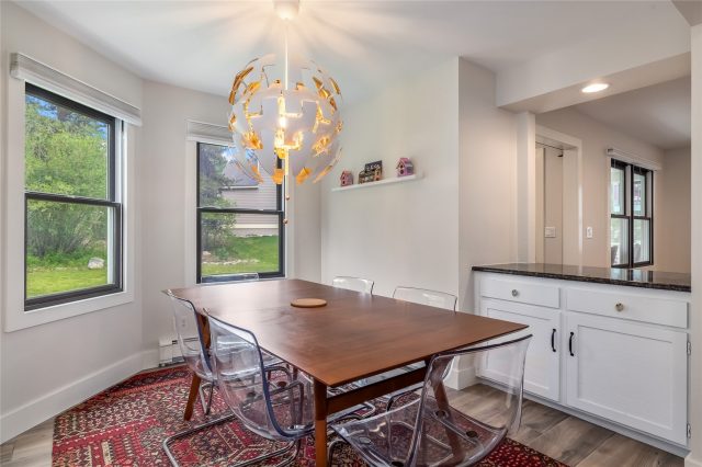196 Wellington Road photo 13
