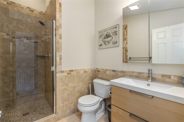 196 Wellington Road photo 24