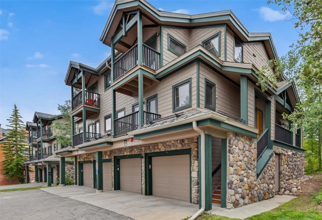 Condo in Twin Elk Lodge, Breckenridge — photo 1 Condo in Twin Elk Lodge, Breckenridge, CO — photo 1 (MLS S1061586)