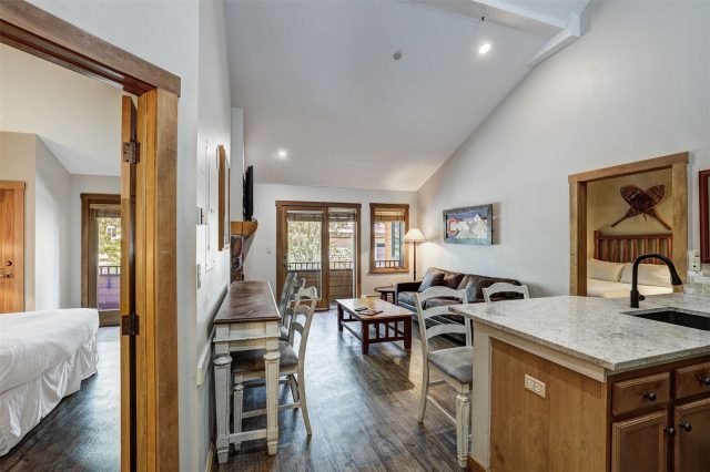 Condo in Arapahoe Lodge Condo, Keystone, CO — photo 5 (MLS S1061825)