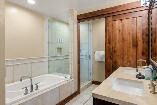 600 Columbine Road 5310 photo 23