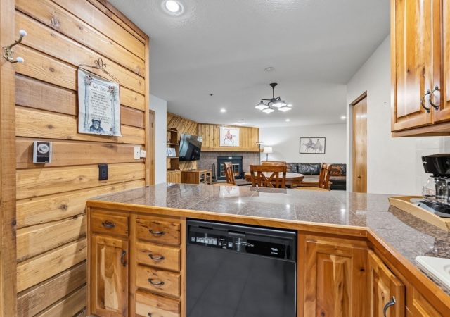 305 S Park Avenue 402 photo 19